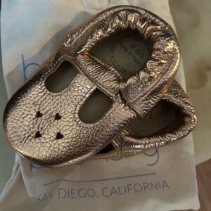 Brand New Bird Rock Baby Rose Gold Moccasins Size 8